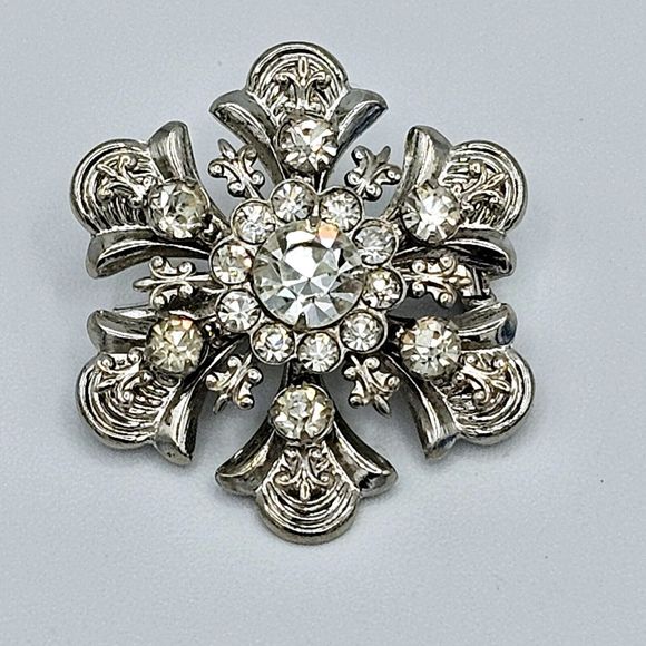 Fleur De Lis Brooch Vintage Renaissance Pic Crystal Silver Tone Estate Jewelry - Picture 2 of 12